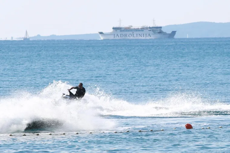 HRVATSKA OBALA POSTALA LAŽNA IBIZA: Zvijezda 'Igre prijestolja' i suprug Julije Roberts u Splitu snimaju film