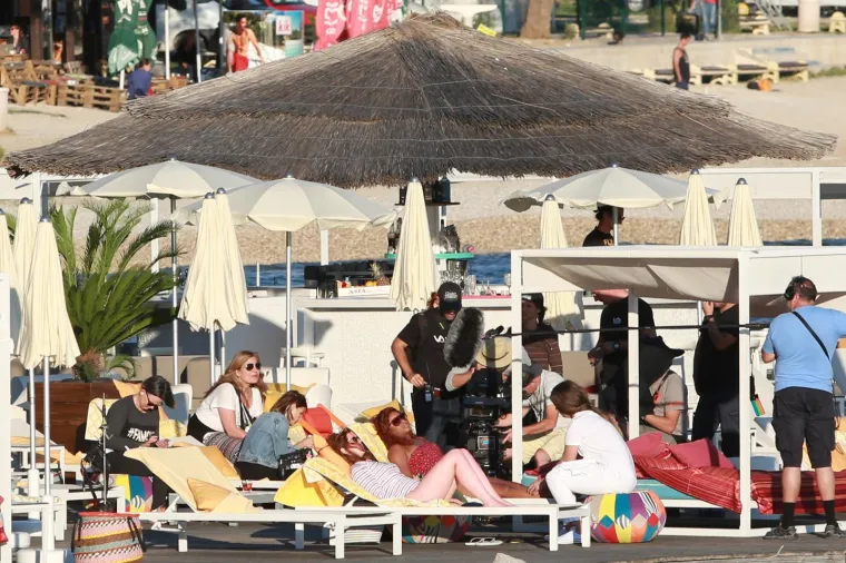 HRVATSKA OBALA POSTALA LAŽNA IBIZA: Zvijezda 'Igre prijestolja' i suprug Julije Roberts u Splitu snimaju film
