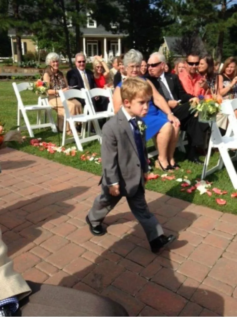 Nije im lako: fotke klinaca na vjenčanjima koje će vas sigurno nasmijati