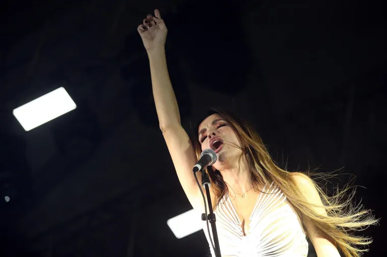 UVIJEK IZGLEDA SAVR&Scaron;ENO, ALI DUGO NIJE OVAKO SJAJILA: Severina se utegnula u blistavu opravicu, komentari su suvi&scaron;ni