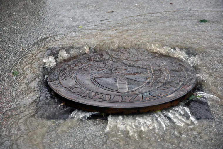 ISTRU PONOVNO POHARALO STRA&Scaron;NO NEVRIJEME, PULA JE PRO&Scaron;LA NAJGORE: Ljudi vozili aute do pola u vodi