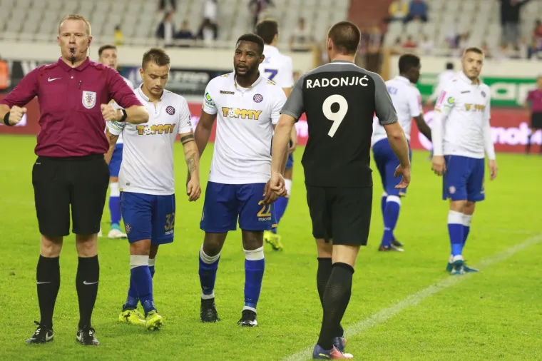 ZAISKRILO NA POLJUDU: Derbi skoro zavr&scaron;io sveopćom tučnjavom