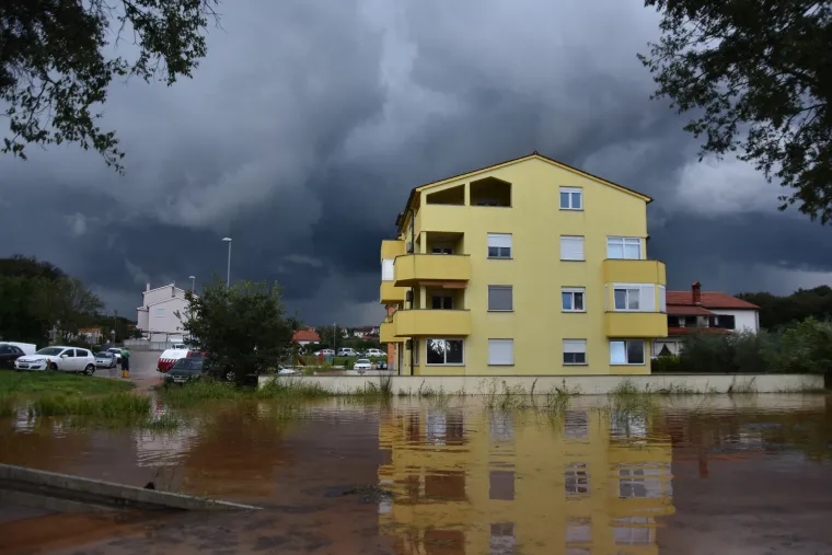 Pula: oborinsko nevrijeme zahvatilo jug Istre