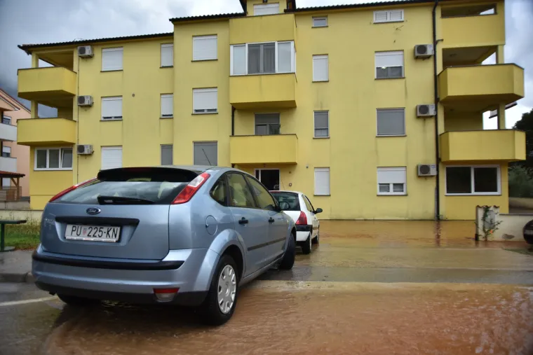 Pula: oborinsko nevrijeme zahvatilo jug Istre