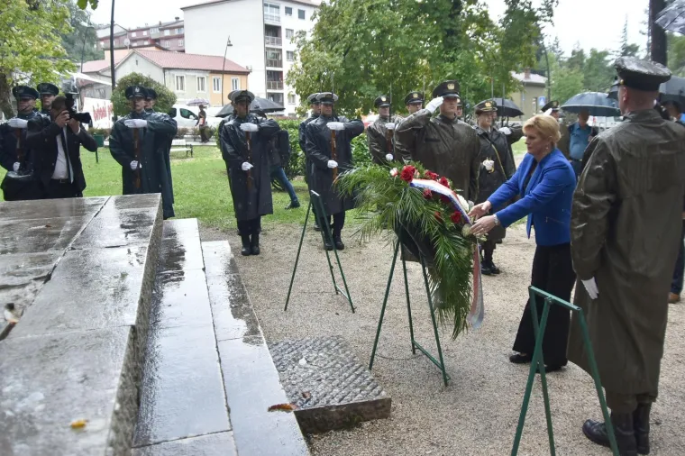 KOLINDA POLOŽILA VIJENCE U PARKU NARODNOG USTANKA: Predsjednica na obilježavanju Dana Istarske županije