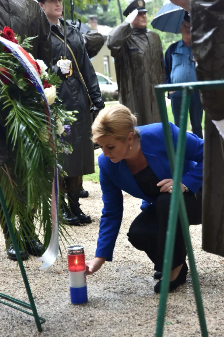 KOLINDA POLOŽILA VIJENCE U PARKU NARODNOG USTANKA: Predsjednica na obilježavanju Dana Istarske županije