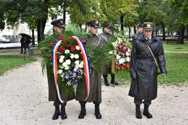 KOLINDA POLOŽILA VIJENCE U PARKU NARODNOG USTANKA: Predsjednica na obilježavanju Dana Istarske županije