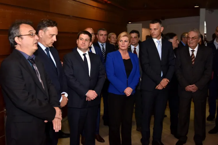 Saborski zastupnik Anton Kliman, Oleg Butković, ministar prometa i veza, predsjednica Kolinda Grabar Kitarović, istarski župan Valter Flego.