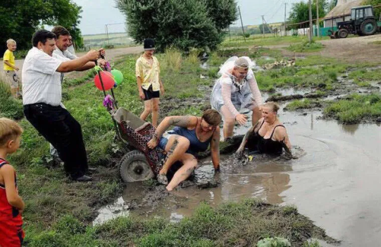 MAME ZAVODLJIVIM SLIKAMA, A OVAKO IZGLEDA KAD DOĐETE: Ruskinje vas poku&scaron;avaju dovesti u svoje selo, nemojte nasjesti!