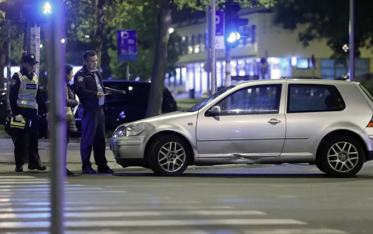 JEZIVA PROMETNA NESREĆA NA KRIŽANJU BARUNA FILIPOVIĆA I SELSKE: Motociklist poginuo u sudaru