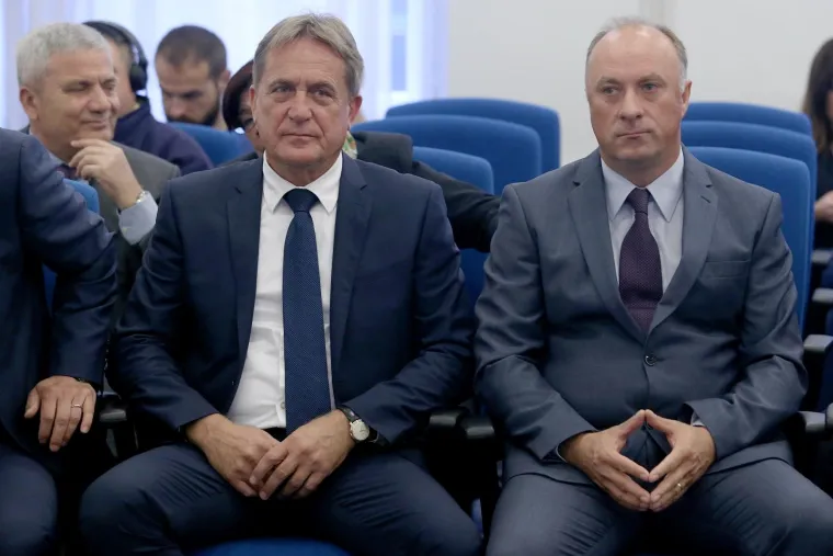 Na Županijskom sudu u Zagrebu nastavljeno je suđenje Ivi Sanaderu i drugima u aferi Fimi medija. Danas bi trebala svjedočiti trojica biv&scaron;ih ministara u Sanaderovoj vladi - Božidar Kalmeta, Damir Polančec i Božo Bi&scaron;kupić.