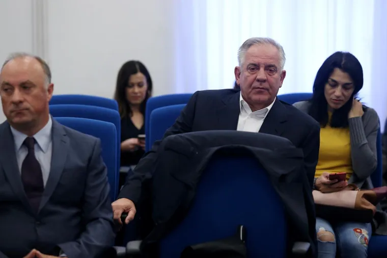 Na Županijskom sudu u Zagrebu nastavljeno je suđenje Ivi Sanaderu i drugima u aferi Fimi medija. Danas bi trebala svjedočiti trojica biv&scaron;ih ministara u Sanaderovoj vladi - Božidar Kalmeta, Damir Polančec i Božo Bi&scaron;kupić.