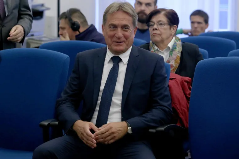 Na Županijskom sudu u Zagrebu nastavljeno je suđenje Ivi Sanaderu i drugima u aferi Fimi medija. Danas bi trebala svjedočiti trojica biv&scaron;ih ministara u Sanaderovoj vladi - Božidar Kalmeta, Damir Polančec i Božo Bi&scaron;kupić.