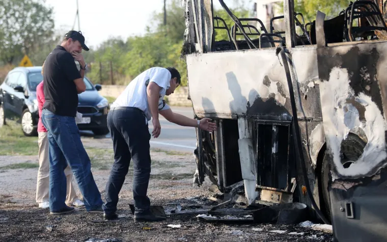 Na cesti Trbounje Oklaj zapalio se autobus šibenskog Autotransporta koji je u potpunosti izgorio. Policijski očevid je u tijeku.