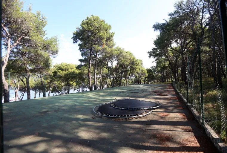 Objekti na otoku Smokvica koji su vraćeni državi