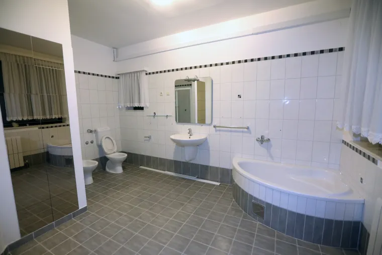 Objekti na otoku Smokvica koji su vraćeni državi