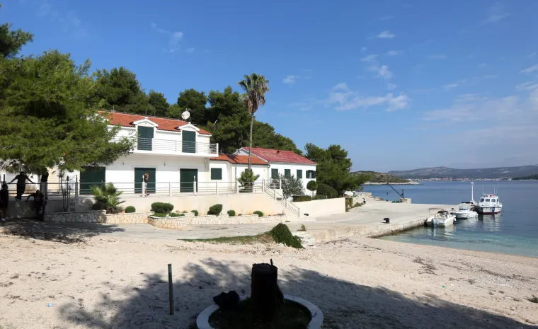 Objekti na otoku Smokvica koji su vraćeni državi