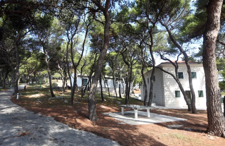 Objekti na otoku Smokvica koji su vraćeni državi