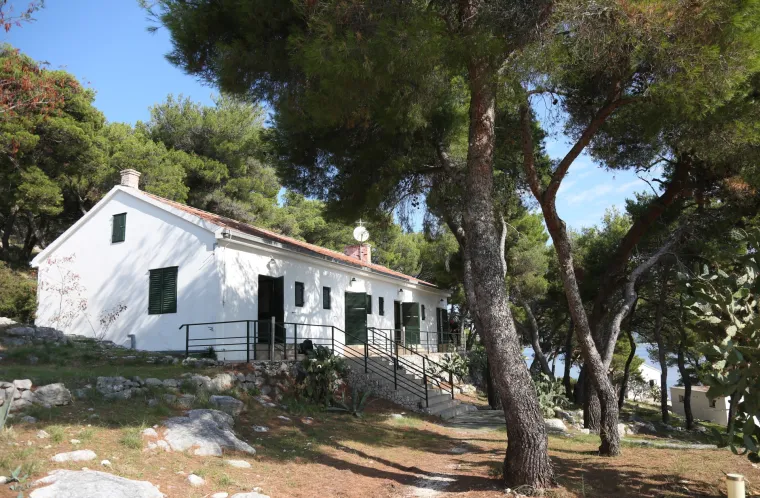 Objekti na otoku Smokvica koji su vraćeni državi