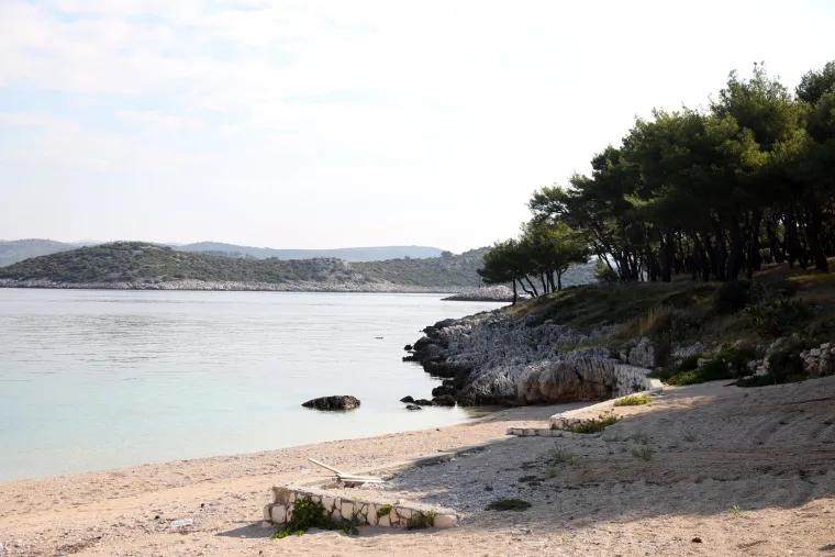 Objekti na otoku Smokvica koji su vraćeni državi