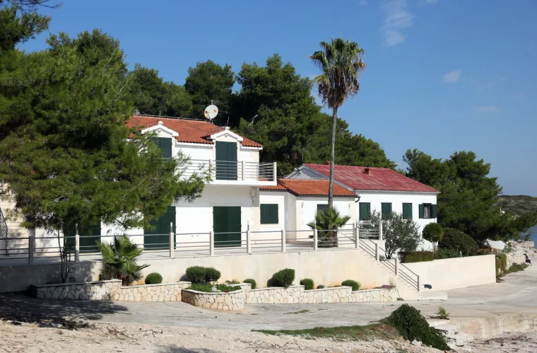 Objekti na otoku Smokvica koji su vraćeni državi