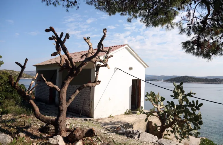 Objekti na otoku Smokvica koji su vraćeni državi