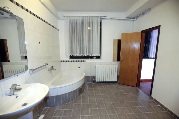 Objekti na otoku Smokvica koji su vraćeni državi