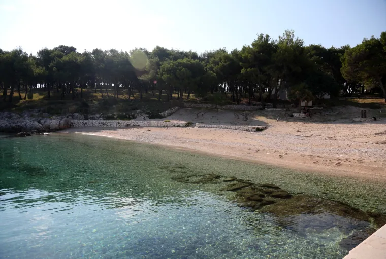 Objekti na otoku Smokvica koji su vraćeni državi