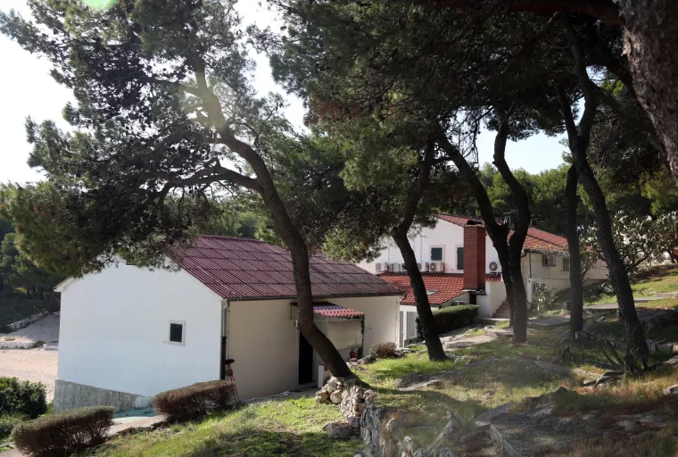 Objekti na otoku Smokvica koji su vraćeni državi