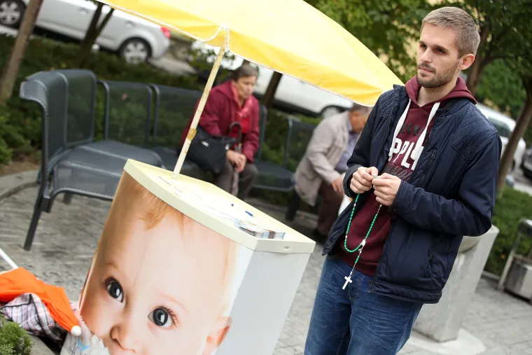 Molitvena pro life inicijativa za život započela ispred KBC Sestre milosrdnice