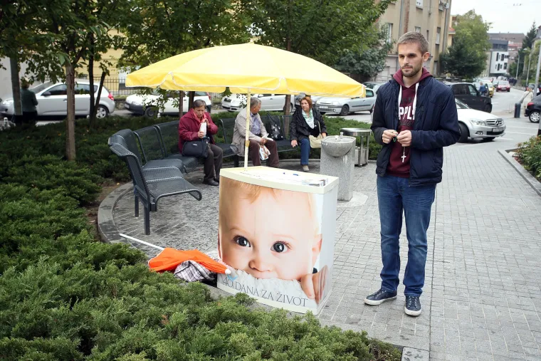 Molitvena pro life inicijativa za život započela ispred KBC Sestre milosrdnice