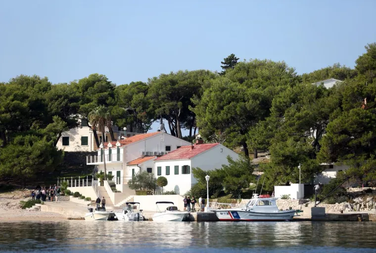 SMOKVICA OPET U RUKAMA DRŽAVE: Pogledajte kako je izgledala ovrha nad Todorićevim otokom