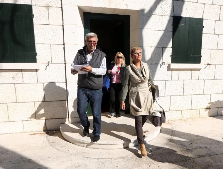 SMOKVICA OPET U RUKAMA DRŽAVE: Pogledajte kako je izgledala ovrha nad Todorićevim otokom