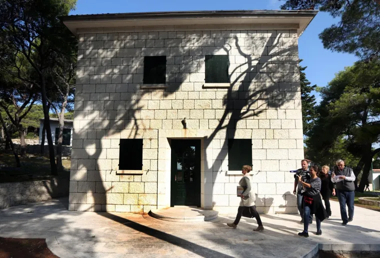 SMOKVICA OPET U RUKAMA DRŽAVE: Pogledajte kako je izgledala ovrha nad Todorićevim otokom