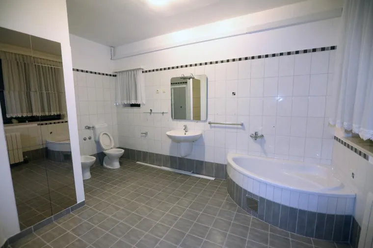 SMOKVICA OPET U RUKAMA DRŽAVE: Pogledajte kako je izgledala ovrha nad Todorićevim otokom