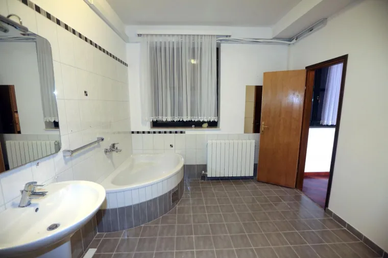 SMOKVICA OPET U RUKAMA DRŽAVE: Pogledajte kako je izgledala ovrha nad Todorićevim otokom