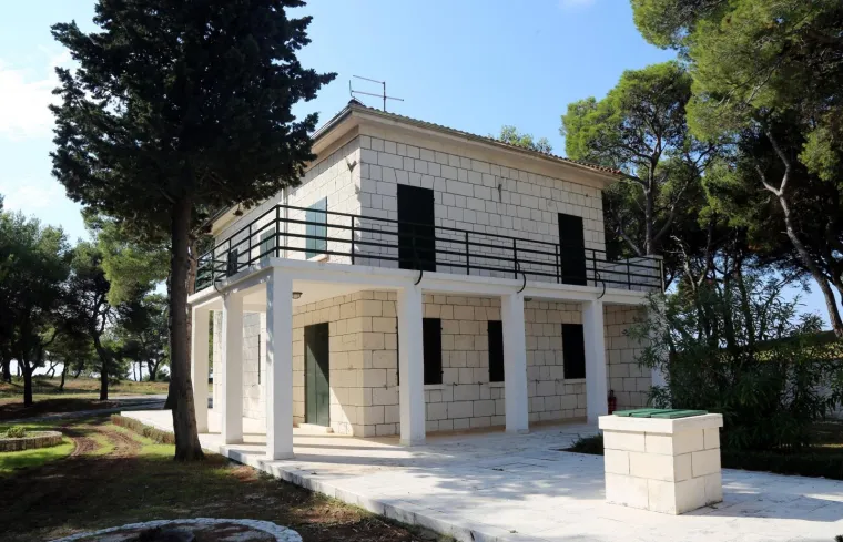 SMOKVICA OPET U RUKAMA DRŽAVE: Pogledajte kako je izgledala ovrha nad Todorićevim otokom