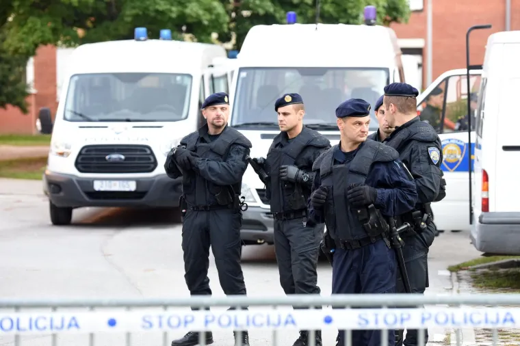 DELOŽACIJA U ČAKOVCU: Aktivisti Živog zida nisu je uspjeli spriječiti, Pernar sve prenosio uživo