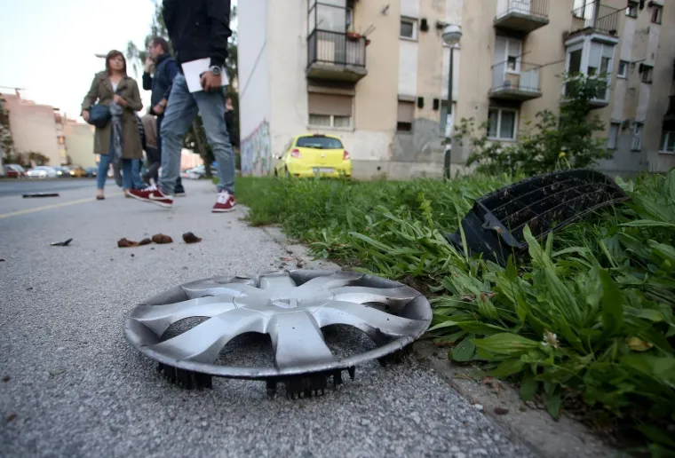 SUDAR U ZAGREBU: Dva automobila se sudarila na križanju Ulice Josipa Slavenskog i Ulice Ivana Matetića Ronjgova