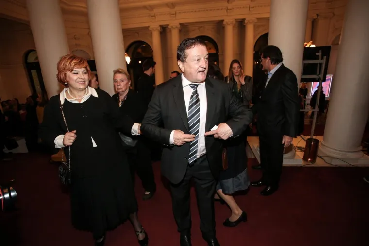 POZNATI SE SJATILI NA KAZALIŠNU PREMIJERU: Pojavio se i vrlo traženi odvjetnički duo, Sloković došla u smjeloj kombinaciji