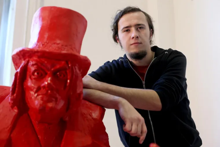 Kip je napravio mladi akademski kipar Tomislav Hr&scaron;ak.