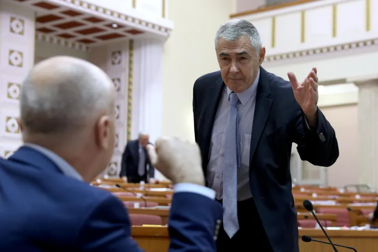 ŽUSTRA RASPRAVA PRIJE POČETKA SJEDNICE: Glasnović i Matić o grobi&scaron;tima žrtava komunističkog režima