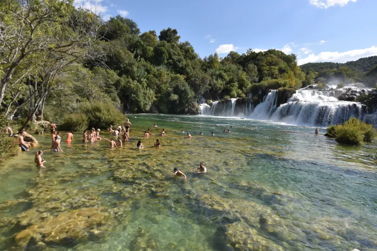 Skradin: Turisti uživali pod slapovima Krke