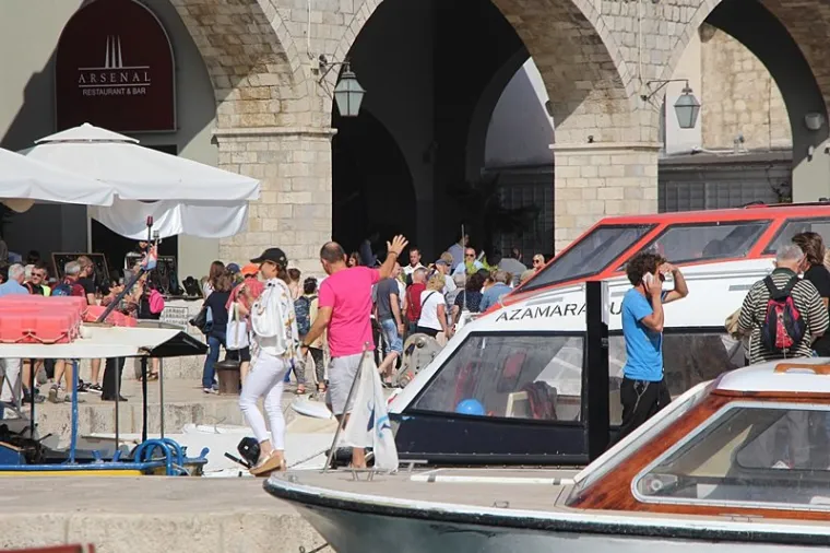 U Dubrovnik uplovio prvi seks kruzer: evo &scaron;to gosti rade na brodu, kako se zabavljaju i &scaron;to kažu o svojim iskustvima