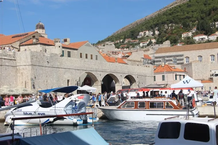 U Dubrovnik uplovio prvi seks kruzer: evo &scaron;to gosti rade na brodu, kako se zabavljaju i &scaron;to kažu o svojim iskustvima
