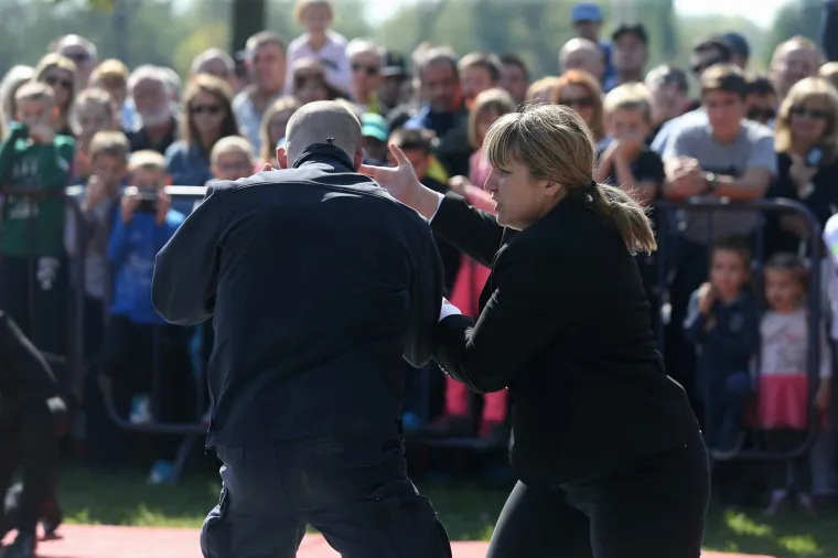 SPEKTAKULARNA VJEŽBA POLICIJE: Na zagrebačkom Jarunu uživao i premijerov sin