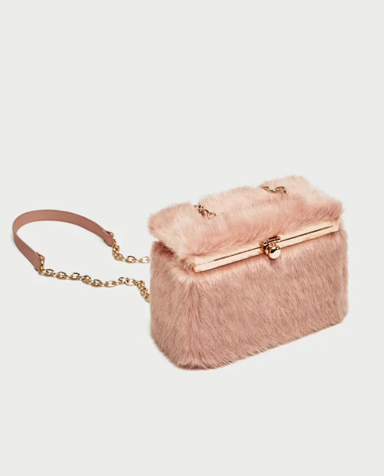 Clutch torbica s umjetnim krznom, Zara, 299,90 kuna