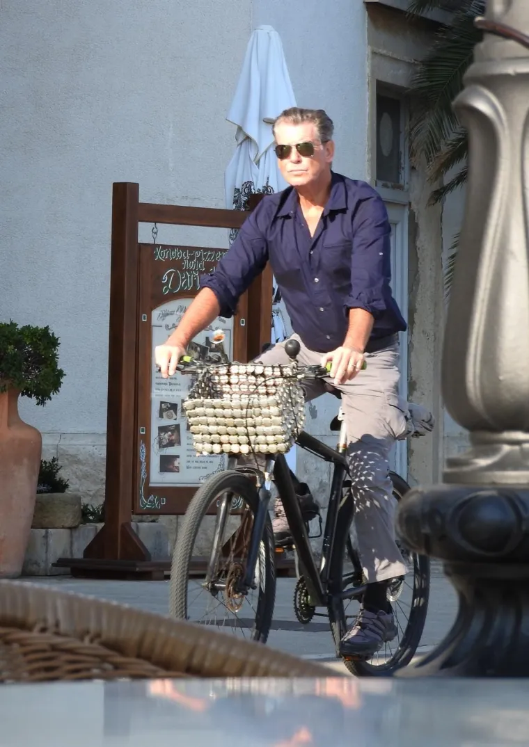 OVAKO BIVŠI JAMES BOND UŽIVA NA VISU: Američki glumac Pierce Brosnan otkrio u čemu je sve još vješt osim u glumi