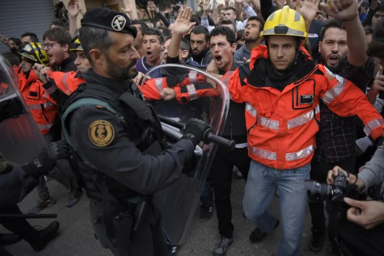 Sukob policije i građana.