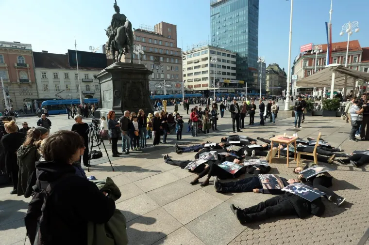 POTRESNI PERFORMANS NA TRGU BANA JELAČIĆA: Na koji način meso, mlijeko i jaja dolaze na na&scaron;e stolove?